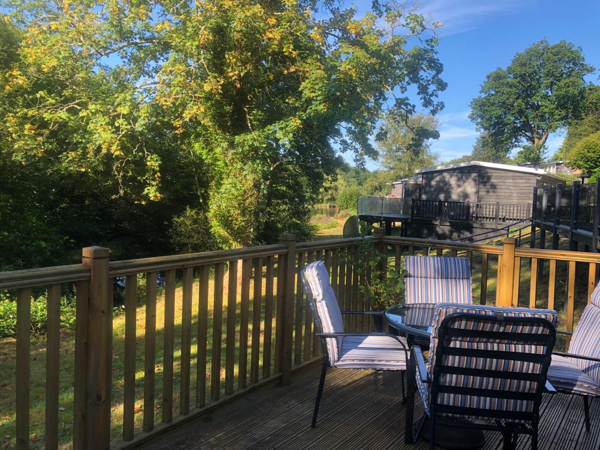 Chalet 64, Lakeside, Glan Gwna Holiday Park Caernarfon Exteriör bild